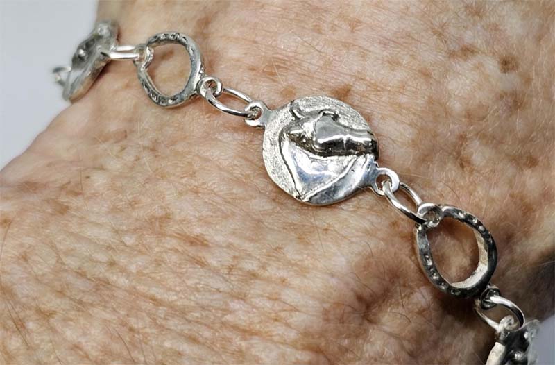 Driving Pony and Horse Shoe Petite linked Bracelet